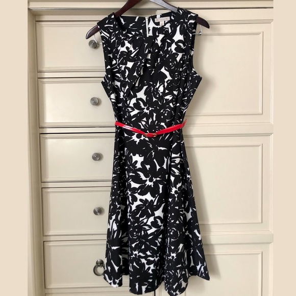 DRESS BARN Sleeveless Floral Fit & Flare Dress - Picture 2 of 16